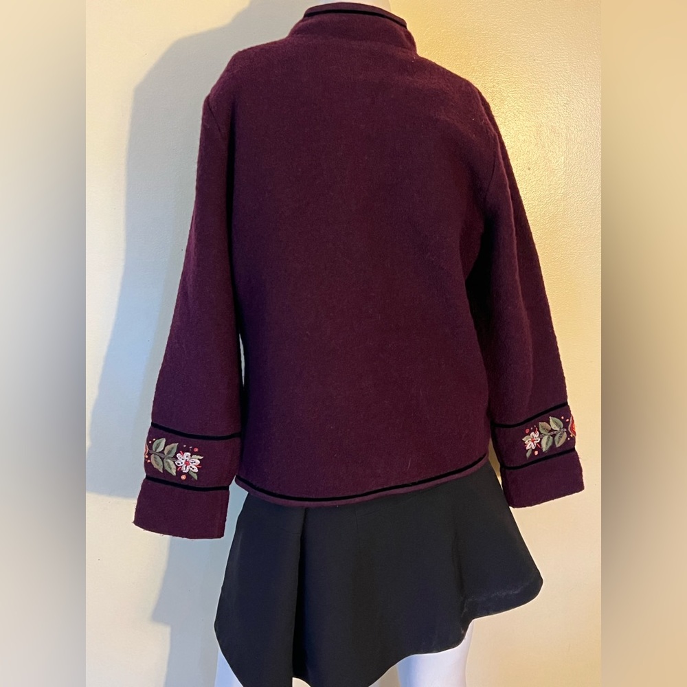 Icelandic Design Fully Lined Wool Jacket/Sweater Floral Embroidered Full Snaps. - Picture 2 of 10